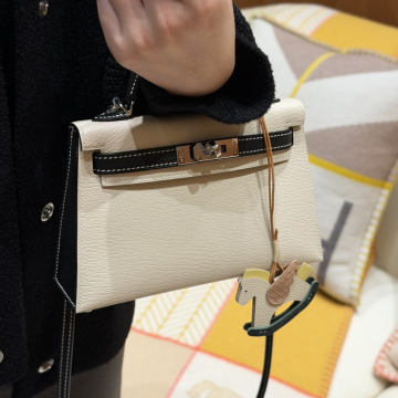 최고퀄 에르메스 올수공 켈리 2 미니 craie & noir 쉐브르 가죽 금장