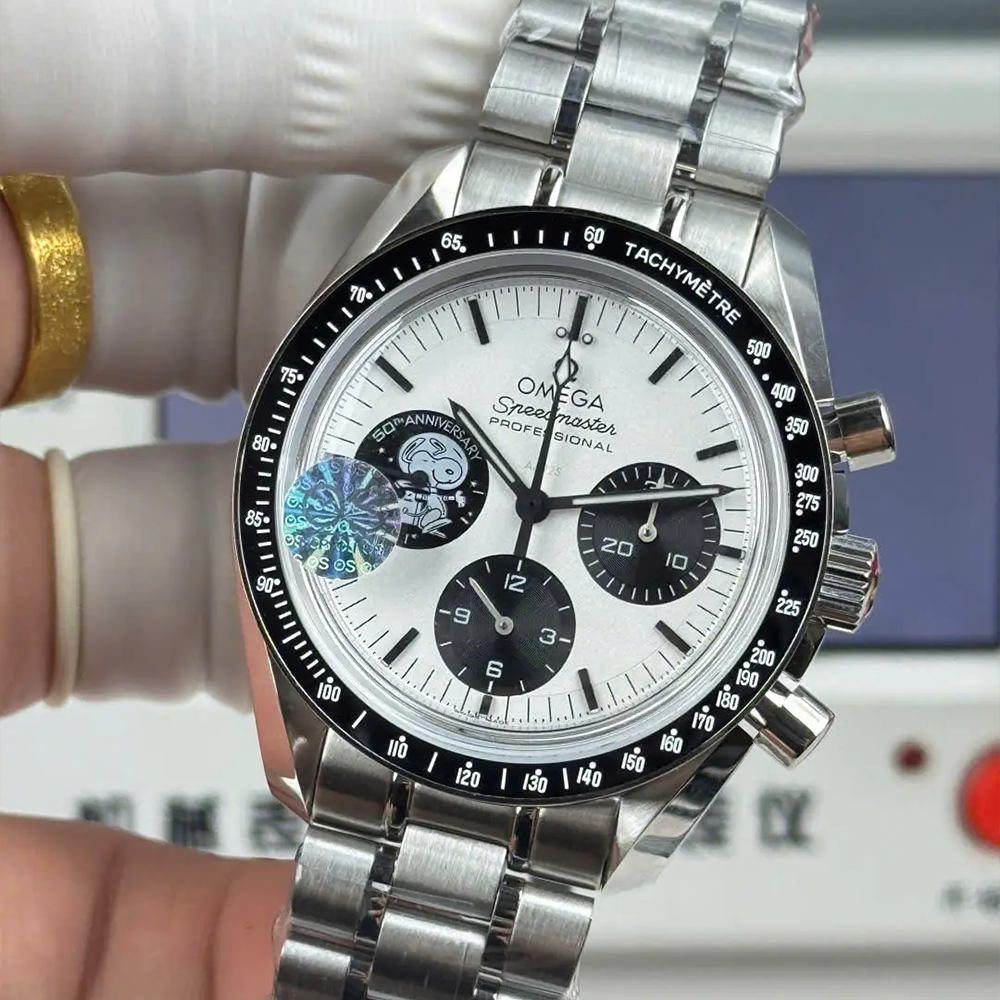최고퀄 오메가 스피드마스터 실버 스누피 어워드 50주년 한정판 42mm