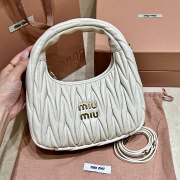 최고퀄 미우미우 완더 마테라쎄 나파 가죽 호보 백 화이트
