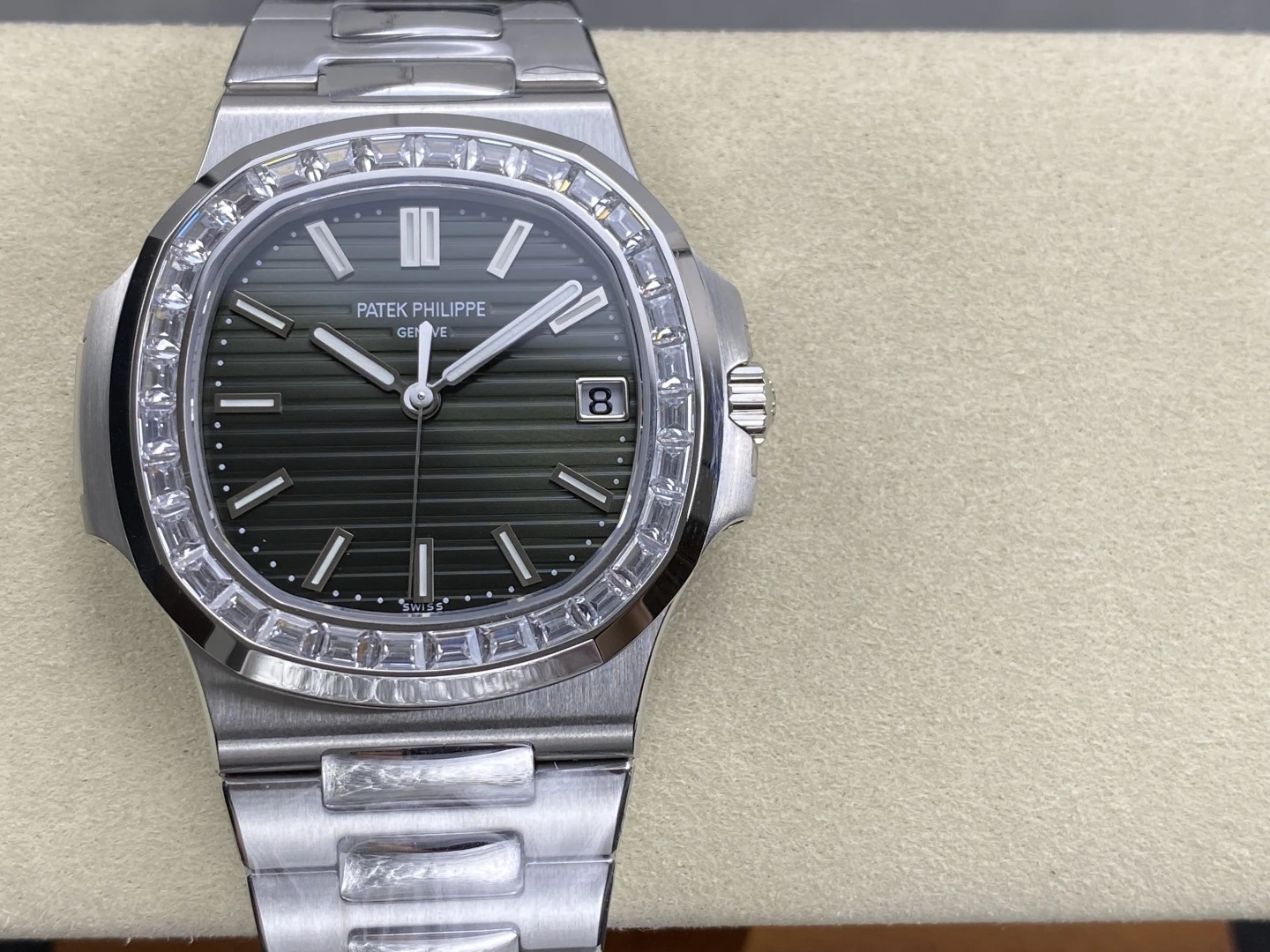PP Nautilus 5711 DDF 1:1 Best Edition Green Dial on Diamond bezel SS Bracelet DD324 Super Clone