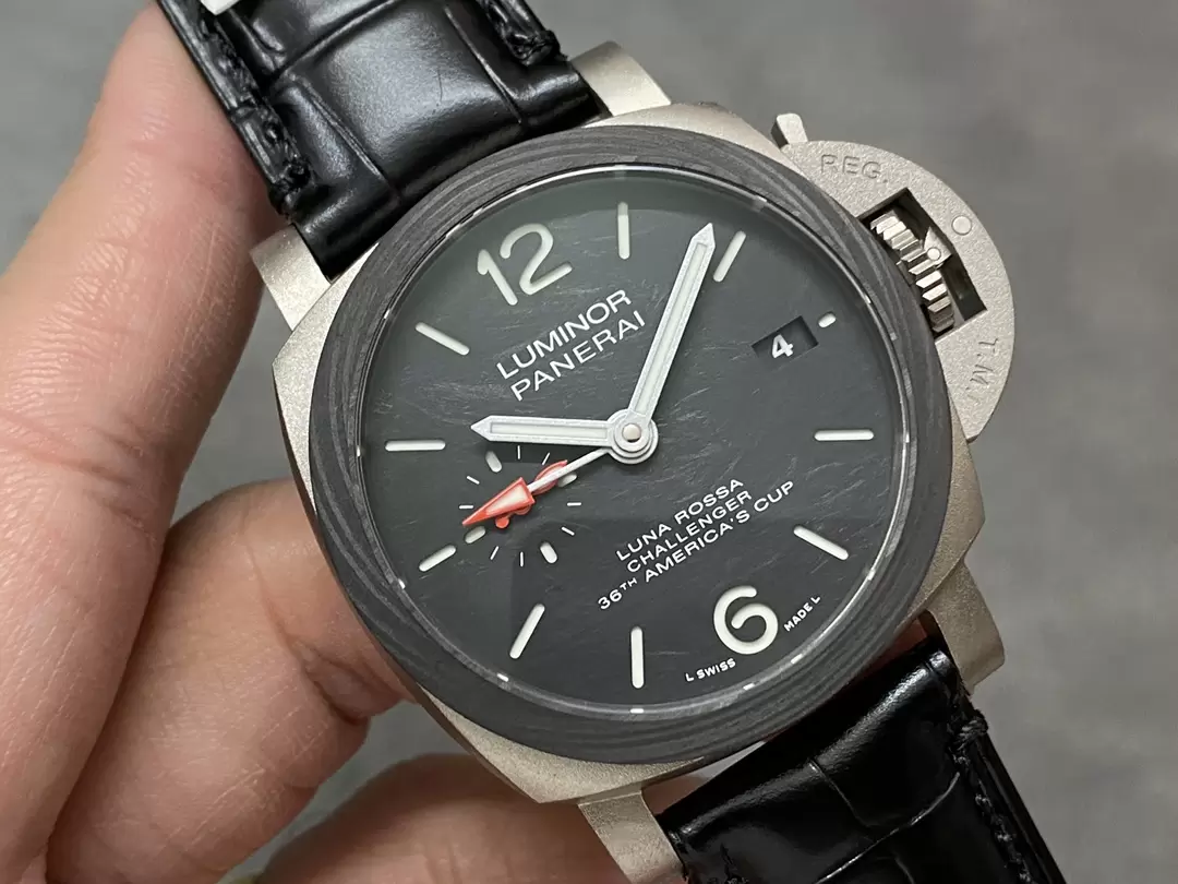 파네라이 PAM1096 W 루미노르 GMT 42mm 티타늄 VSF 1:1 베스트 에디션 블랙 다이얼 블랙 레더 스트랩 P.9011 슈퍼클론