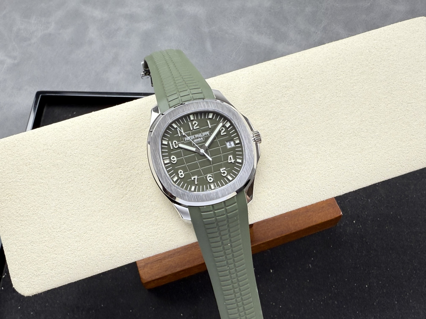 PP Aquanaut 5168G 42mm SS DDF 1:1 Best Edition Green Dial on Green Rubber Strap DD330 (Weighted)
