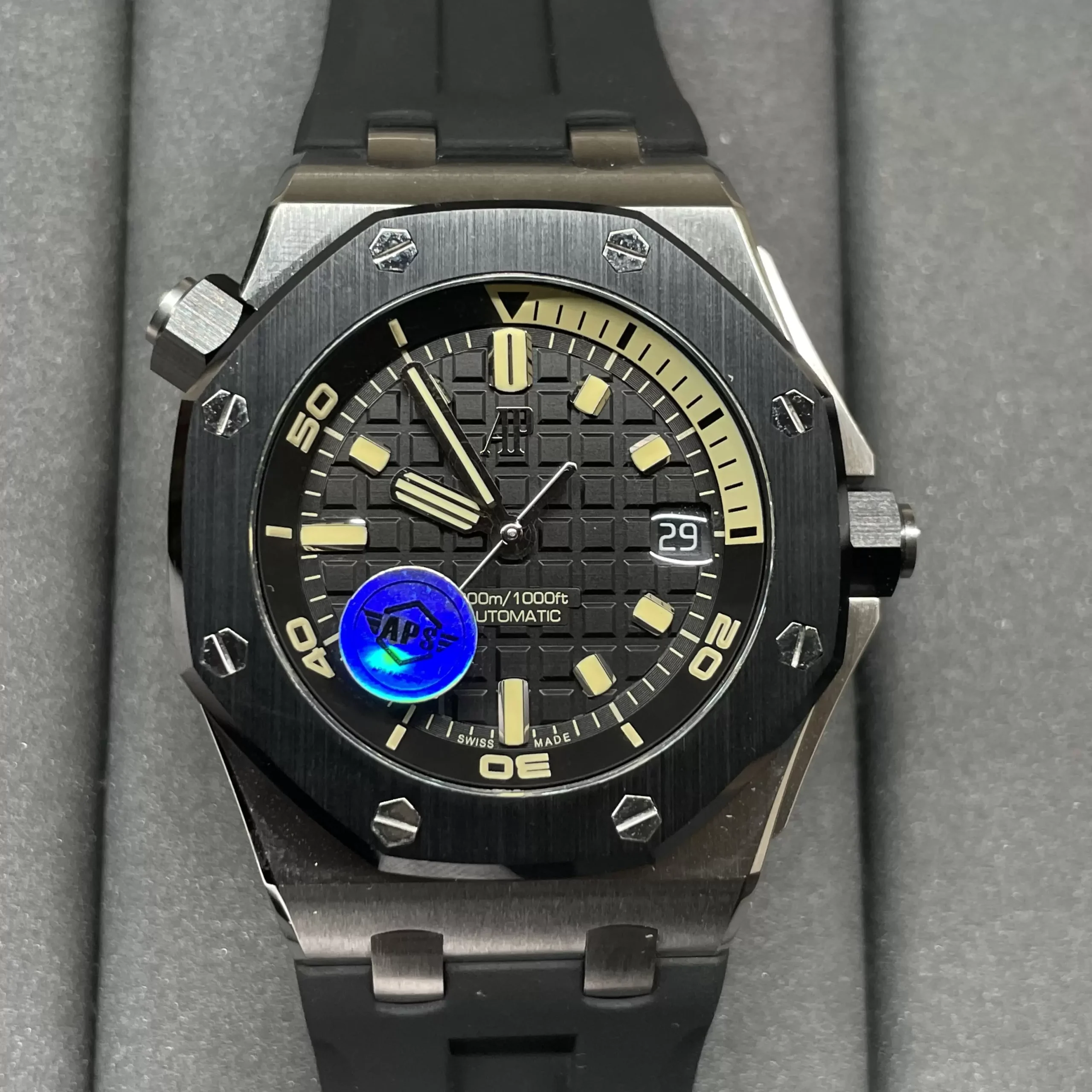 AP Royal Oak Offshore Diver 15720 SS APSF 1:1 Best Edition Black Dial Ceramic Bezel on Black Rubber Strap A4308 Super Clone