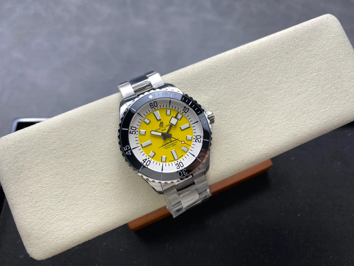 Breitling Superocean 44 SS TF Factory 1:1 Best Edition Black Ceramic Bezel Yellow Dial on SS Bracelet A2824 - Image 4