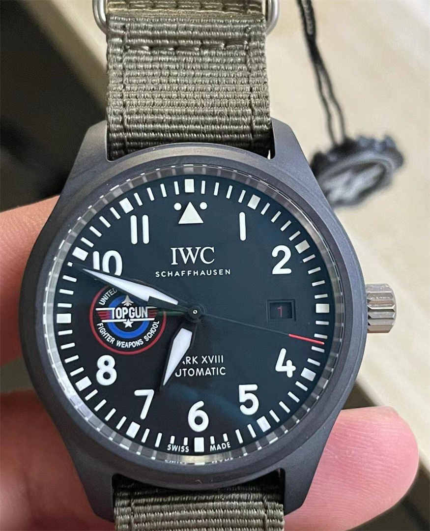 V7 공장 IWC IW324712 레플리카 – 세라믹 파일럿 마크 XVIII SFTI 스타일 41 mm 오토 워치