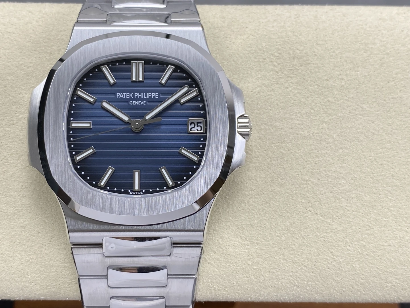 PP Nautilus 5811 DDF 1:1 Best Edition Blue Textured Dial on SS Bracelet DD324 Super Clone (Weighted)