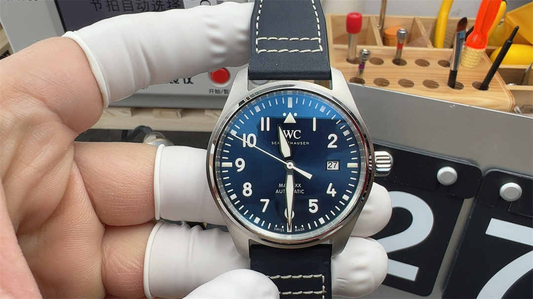V7 IWC 마크 XX 블루 다이얼 프리미엄 레플리카 파일럿 워치 사파이어 크리스털 오토매틱 무브먼트 - 이미지 3