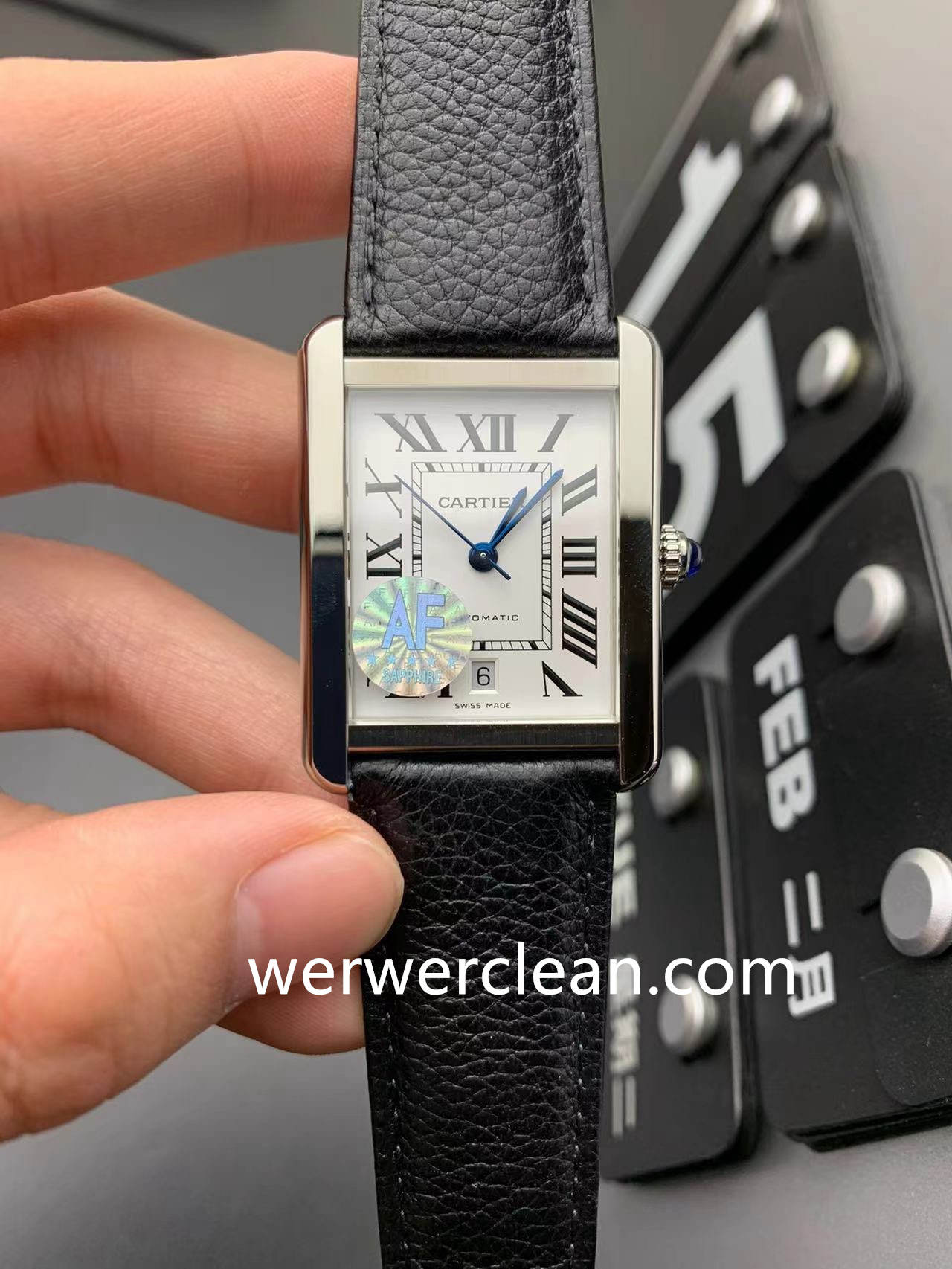 AF 공장 까르띠에 탱크 솔로 XL W5200027 실버 오팔린 다이얼 31x41mm 오토매틱 레더 스트랩 워치
