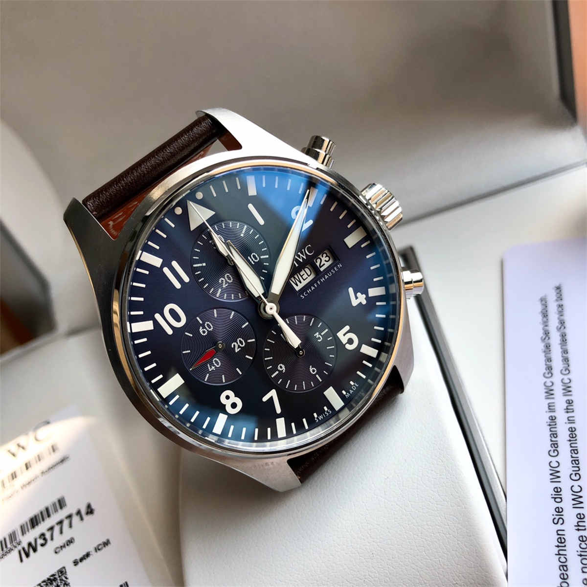 IWC IW377714 파일럿 크로노그래프 – 르 쁘띠 프린스 블루 다이얼 오토매틱 43mm - 이미지 2